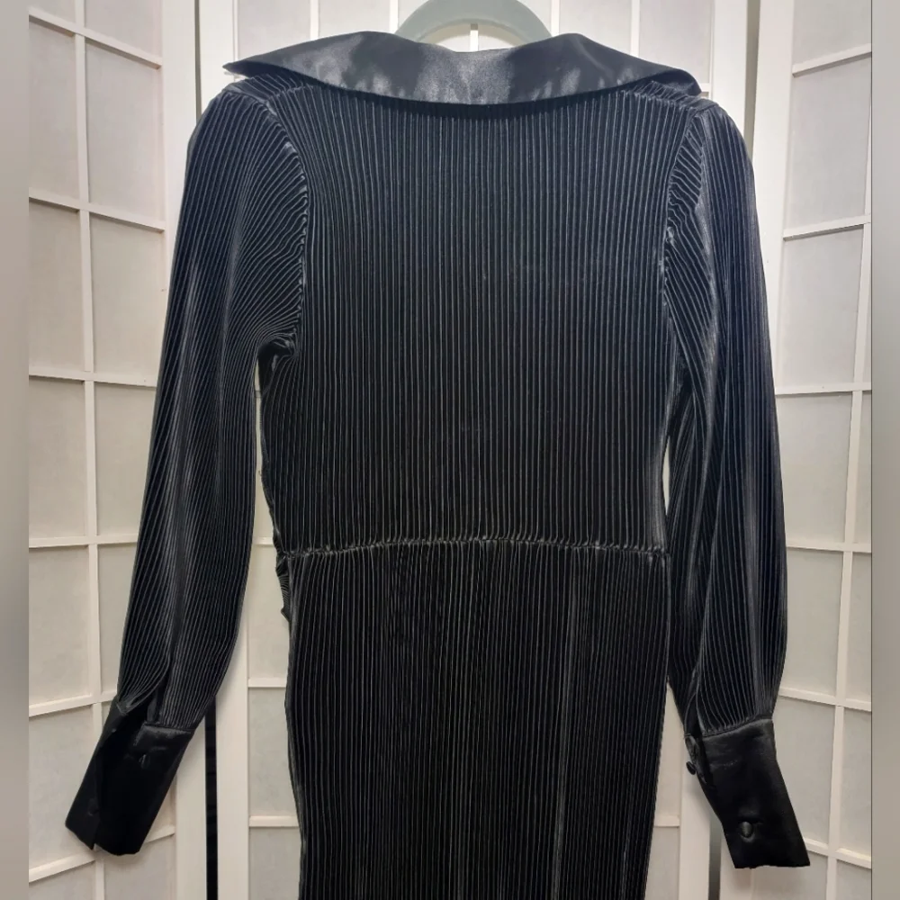 Satin Plisse Plunging Split Maxi Dress Missguided x Carli Bybel - Picture 6 of 12